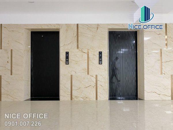2 thang máy có tải trọng lớn tại tòa nhà Mach Office