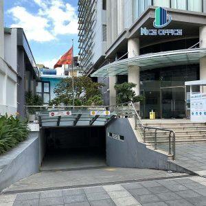 Lối xuống hầm xe tại tòa nhà Nguyễn Lâm Tower