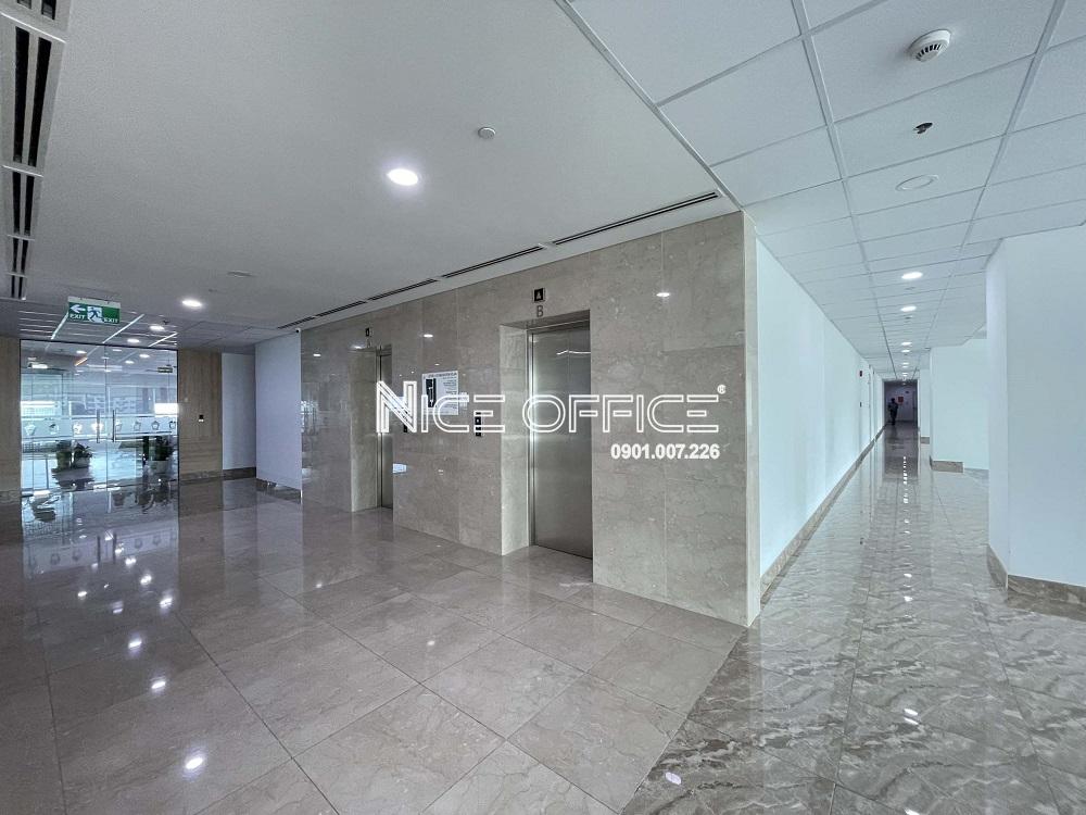 hanh-lang-chung-tai-moi-tang-toa-nha-riverbank-place