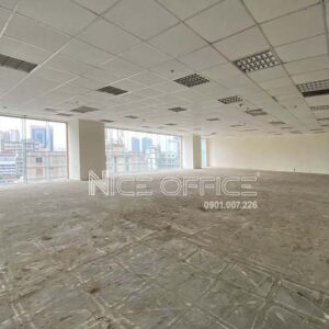 Khách hàng đi khảo sát mặt bằng trống tại ROX Tower