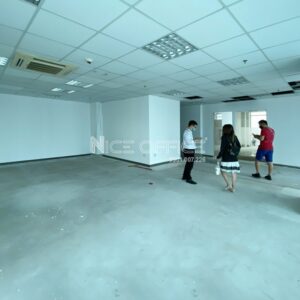 Khách hàng đi khảo sát mặt bằng tại PTs Saigon