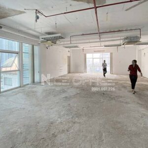Khách hàng đi xem mặt bằng tại tòa nhà Ký Con Building