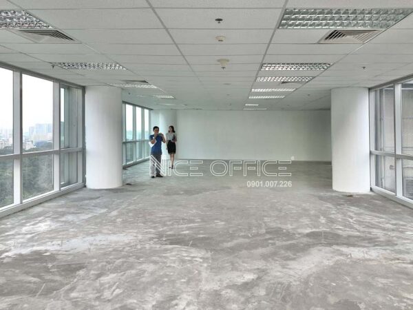 Khách hàng đi xem mặt bằng trống tại Centec Tower
