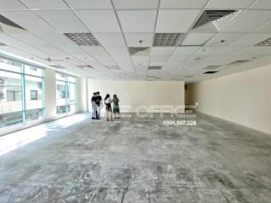 Khách hàng khảo sát mặt bằng trống tại Metropolitan Tower