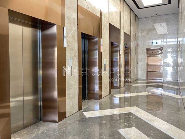 Khu vực sảnh thang máy tại tòa nhà An Phong - AP Tower