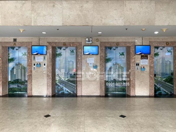 Khu vực thang máy tại tòa nhà Master Building