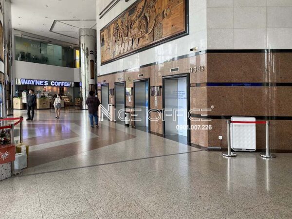 Khu vực thang máy tốc độ cao tại Saigon Trade Center