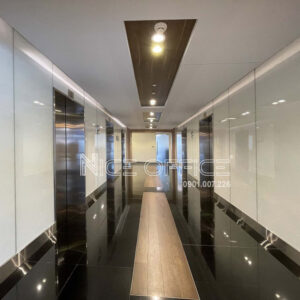 Khu vực thang máy tốc độ cao tại tòa nhà Bitexco Financial Tower