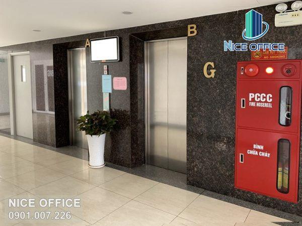 Khu vực thang máy tốc độ cao tại tòa nhà EBM Tower
