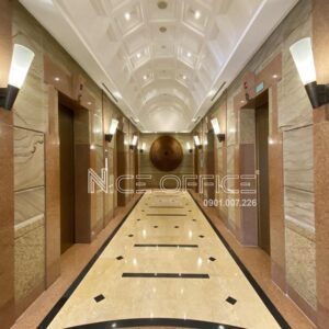 Khu vực thang máy tốc độ cao tại Metropolitan Tower