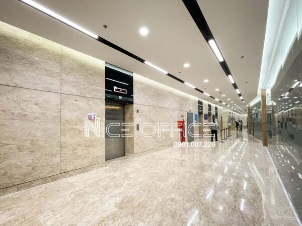 Khu vực thang máy tốc độ cao tại tòa nhà ROX Tower