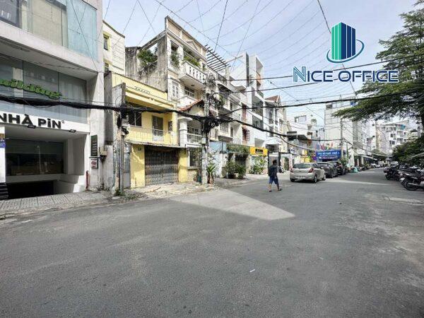 Khuôn viên đường phía trước tòa nhà Mily Building