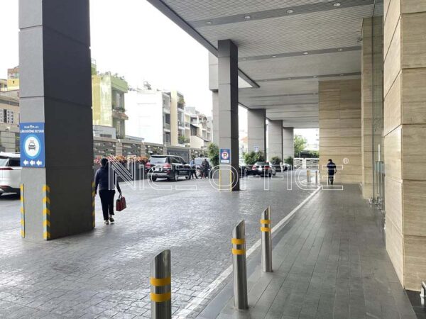 Khuôn viên phía trước khói văn phòng Pearl Plaza