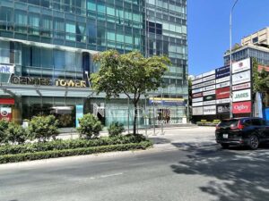 Khuôn viên phía trước tòa nhà Centec Tower