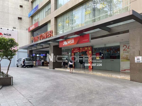 Khuôn viên phía trước tòa nhà ROX Tower