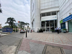 Khuôn viên phía trước tòa nhà Saigon Trade Center