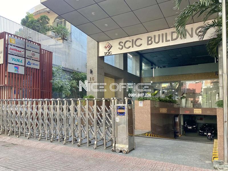 khuon-vien-phia-truoc-toa-nha-scic-building