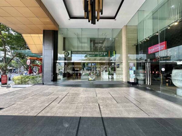 Khuôn viên trước cổng tòa nhà AB Tower