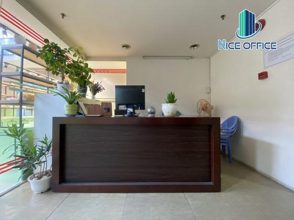 Lễ tân tại tòa nhà Vạn Gia Phát Building