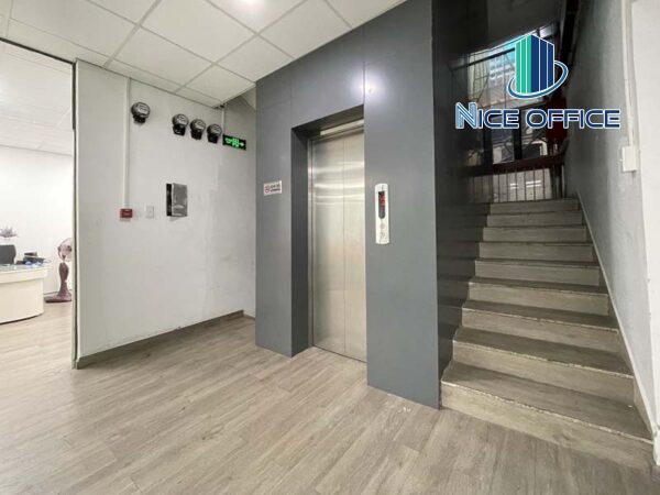 Lối thang máy và thang bộ tại tòa nhà VCC Building