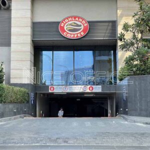 Lối xuống hầm xe tại tòa nhà Pearl Plaza