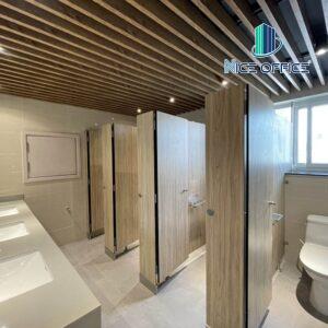 Nhà vệ sinh tại mỗi tầng tòa nhà 9-11 Tôn Đức Thắng
