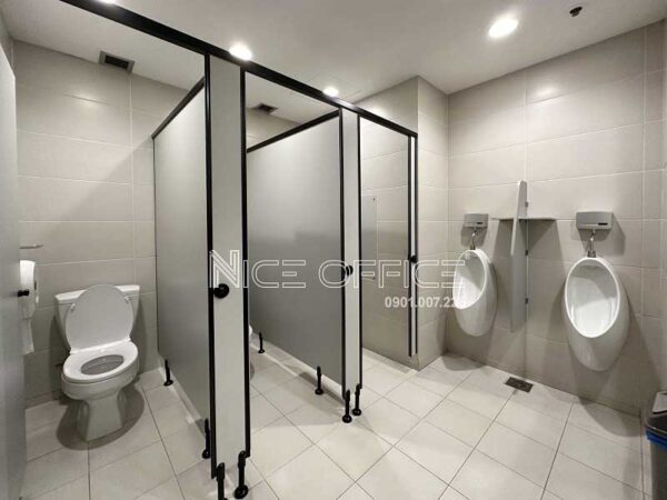Nhà vệ sinh tại mỗi tầng