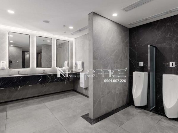 Nhà vệ sinh nam tại mỗi tầng khối văn phòng