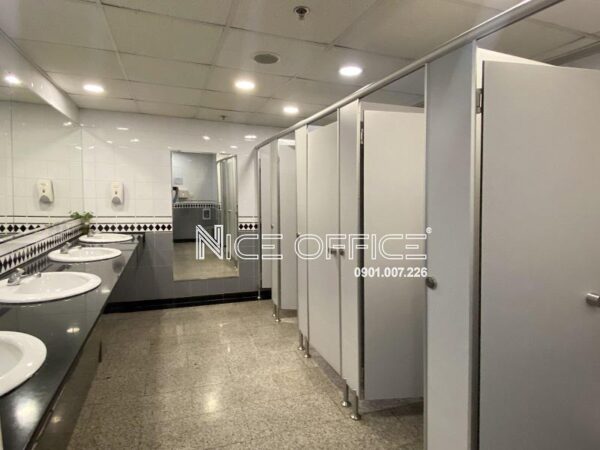 Nhà vệ sinh nữ tại mỗi tầng