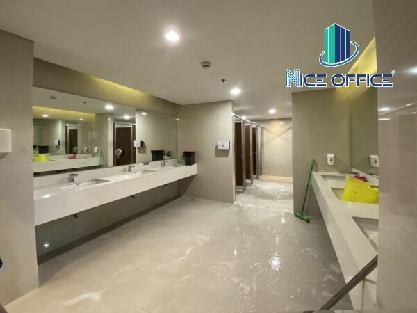 Nhà vệ sinh nữ tại Pearl Plaza