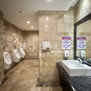 Nhà vệ sinh tại mỗi tầng tòa nhà AB Tower