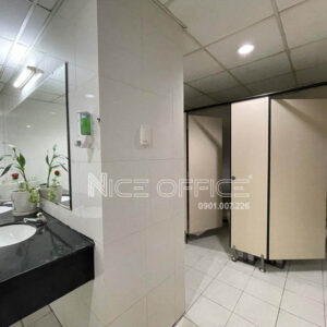 Nhà vệ sinh tại mỗi tầng tòa nhà Master Building