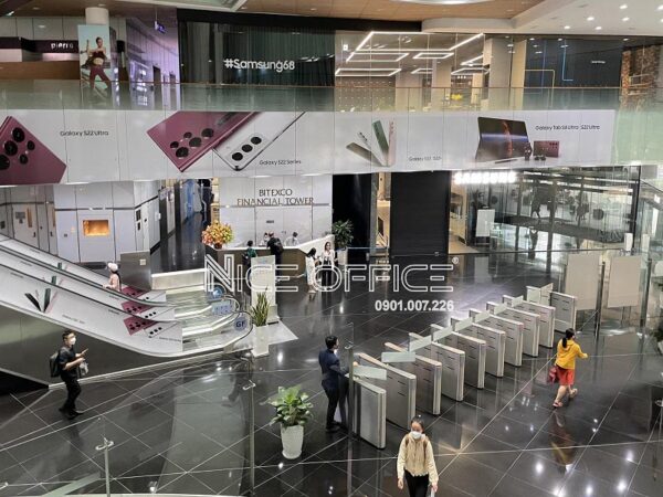 Sảnh đón khách tại tòa nhà Bitexco Financial Tower