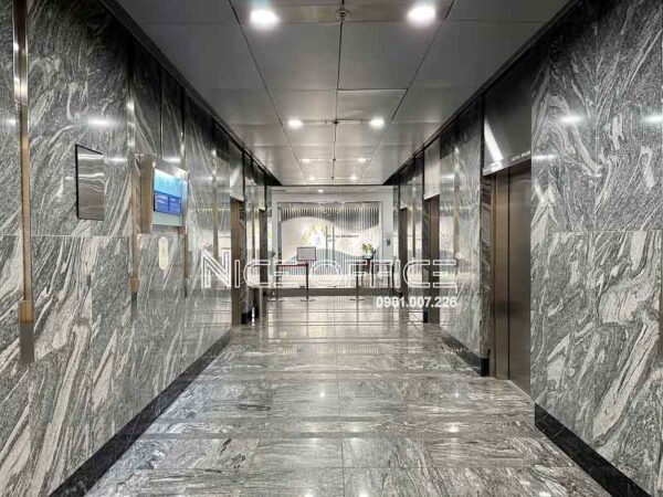 Sảnh thang máy tại tòa nhà văn phòng cho thuê Saigon Centre Tower