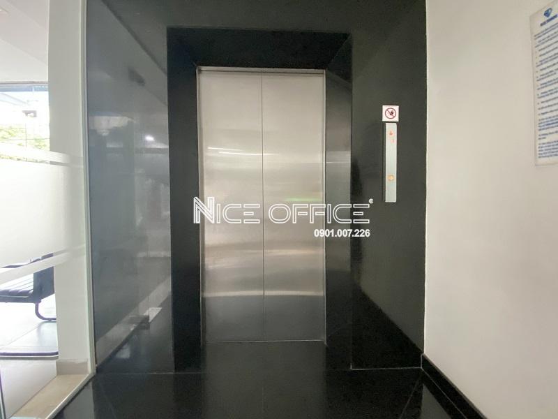 thang-may-tai-toa-nha-blue-diamond-building-quan-10