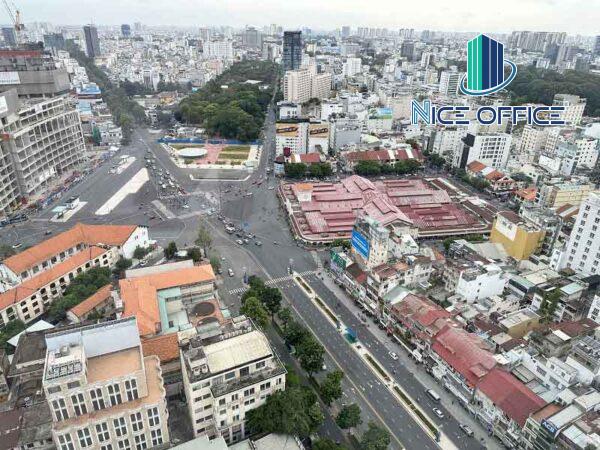 View chợ Bến Thành nhìn từ tòa nhà Saigon Centre Tower 2