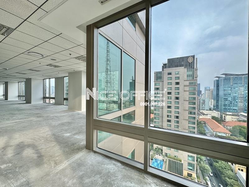 view-thong-thoang-tai-toa-nha-mplaza-saigon