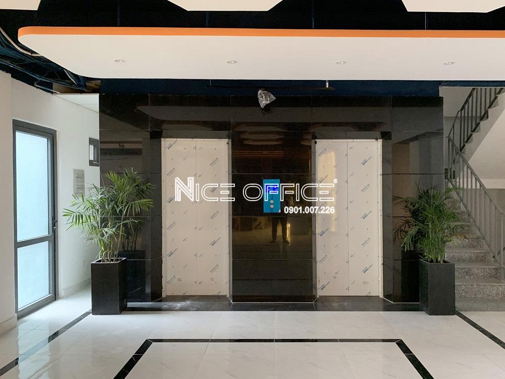 2-thang-may-tai-toa-nha-19-21-tan-cang