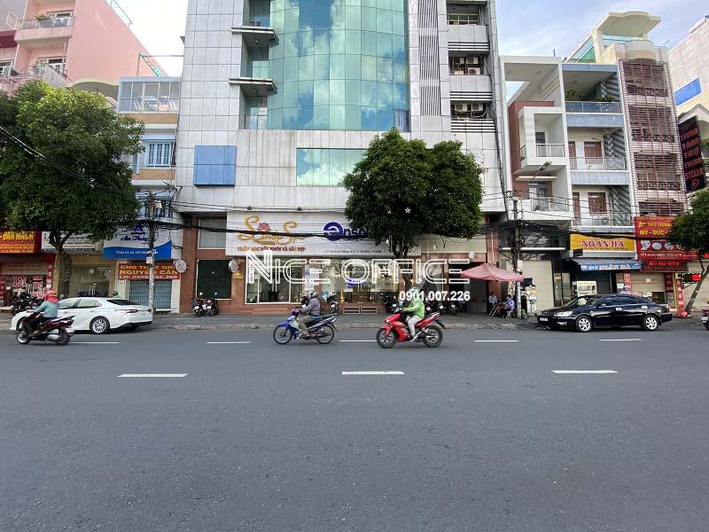 duong-xuan-hong-phia-truoc-toa-nha-hhm-building