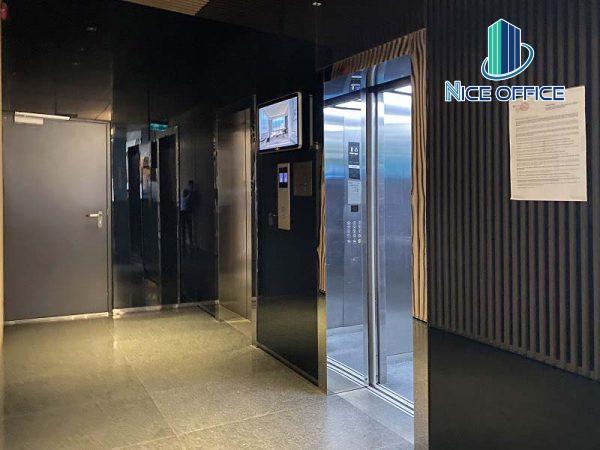 Hai thang máy tại tòa nhà Đồng Nhân Building