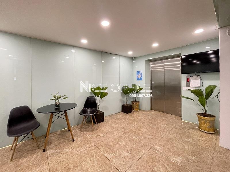 khu-vuc-thang-may-tai-toa-nha-aria-building