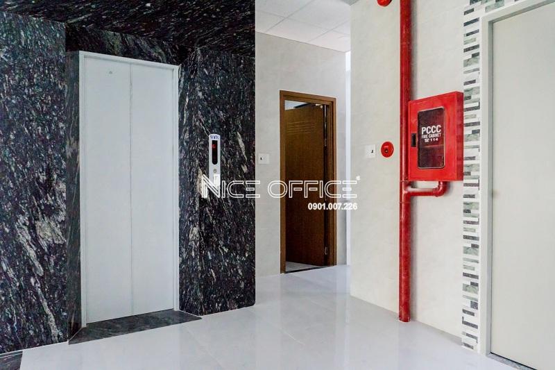 thang-may-tai-toa-nha-vietdata-building