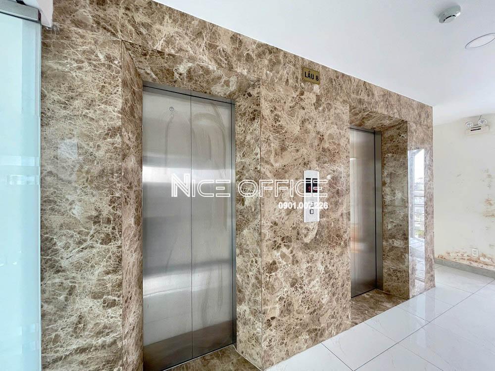 hai-thang-may-tai-toa-nha-phuc-long-building