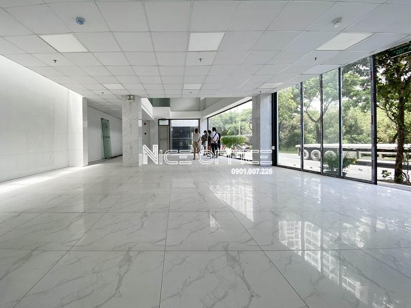 khach-hang-nice-office-di-khao-sat-mat-bang-trong-tai-toa-nha-hkl-building