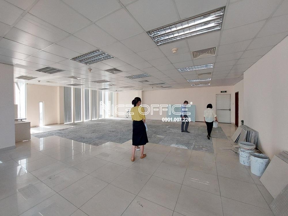 khach-hang-nice-office-di-khao-sat-mat-bang-trong-tai-toa-nha-sfc-building-quan-phu-nhuan