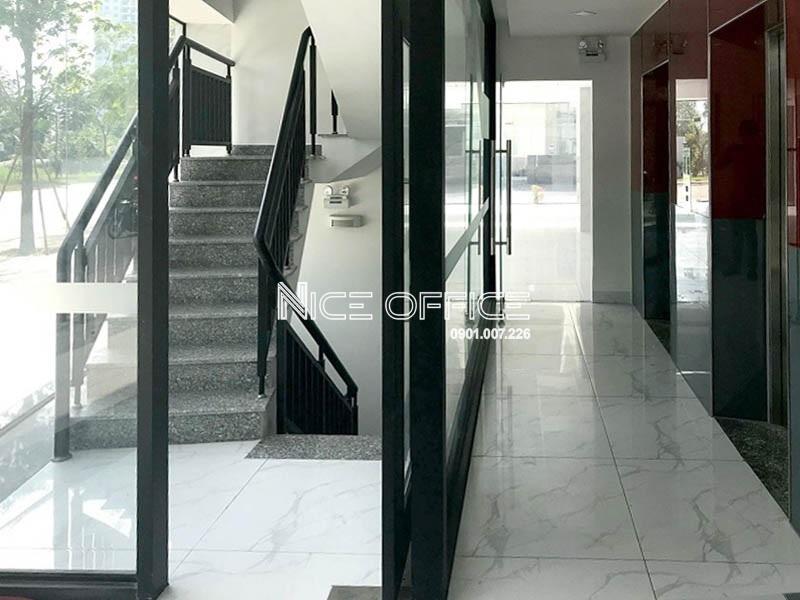 thang-bo-va-thang-may-tai-toa-nha-hkl-building-quan-7