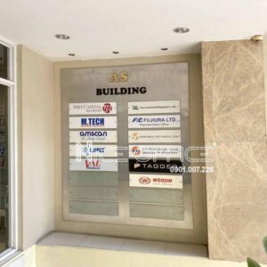 Bảng tên doanh nghiệp ngay sảnh ra vào