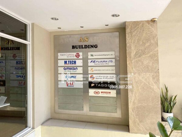 Bảng tên doanh nghiệp ngay sảnh ra vào