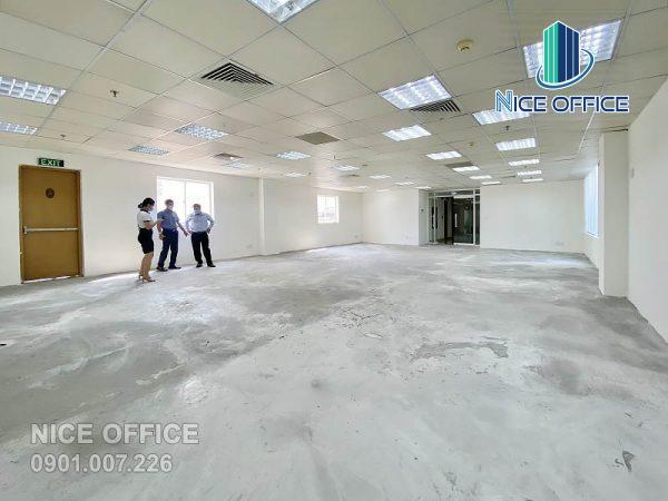 Khách hàng Nice Office đi khảo sát mặt bằng trống tại tòa nhà Artex Saigon Building