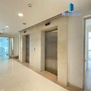 2 thang máy tại tòa nhà D House Building quận 3